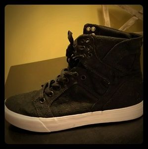SUPRA BLACK HIGHTOPS